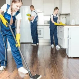 Провели профессиональную уборку торгового центра в Таразе